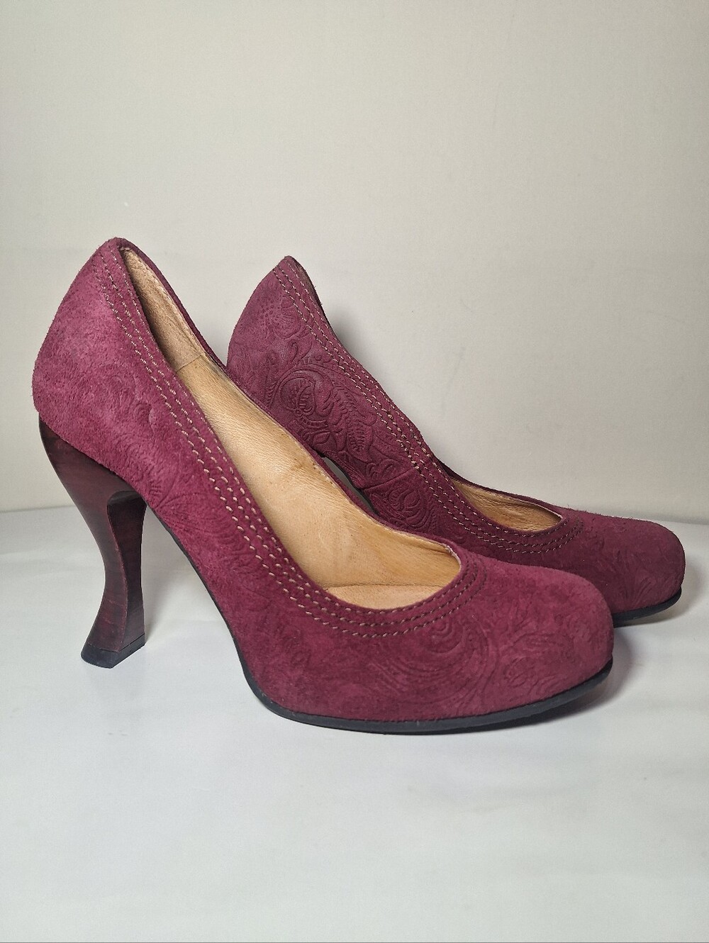 John Fluevog Paris Attentions Plum Baroque Suede Pumps 7.5 Rare Discontinued - Picture 1 of 10